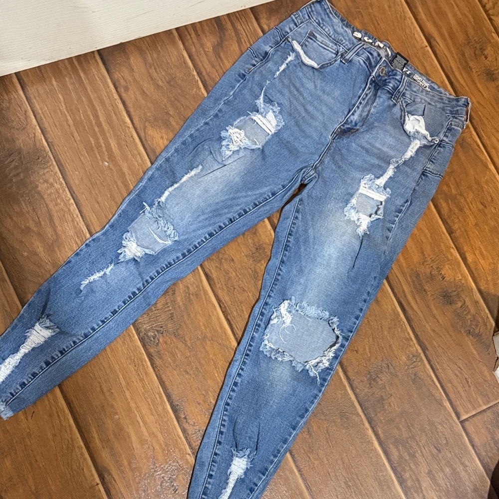 S.O.N.G. Curvy Size 13-31 Distressed Skinny Jeans like new!